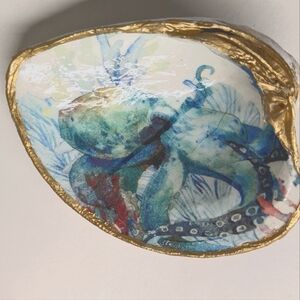 Hand Crafted Decoupaged Clam Shell Octopus Sealife Gold Edge 4"X3.5"